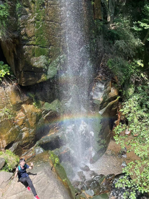 莫干山上舞动钧测蓝